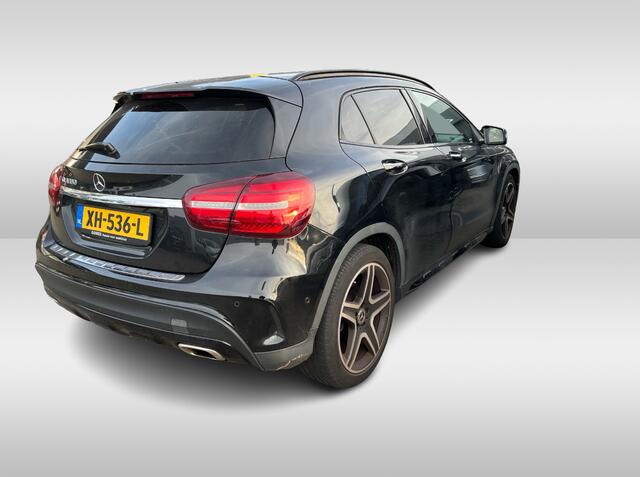 Mercedes-Benz GLA-KLASSE 180 Business Solution AMG Night Upgrade / Camera / Apple CarPlay / 19'' / Half leder / Navigatie / Getint glas / Stoelverwarming / Cruise Control