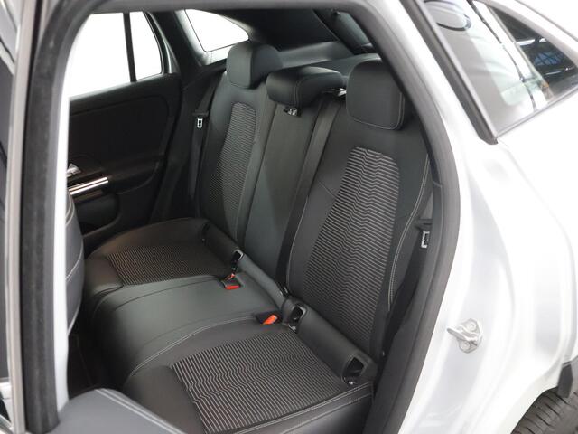 Mercedes-Benz GLA-KLASSE 250 e Style | Stoelverwarming | 360 graden camera | 18" lichtmetalen velgen | Sfeerverlichting |