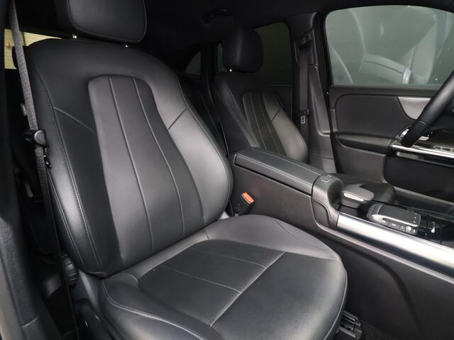 Mercedes-Benz GLA-KLASSE 250 e Business Solution Luxury Limited [TREKHAAK INKLAPBAAR, APPLE CARPLAY, ANDROID, STOELVERWARMING, CAMERA, VOL LEDER, CRUISE, CLIMATE, NIEUWSTAAT]