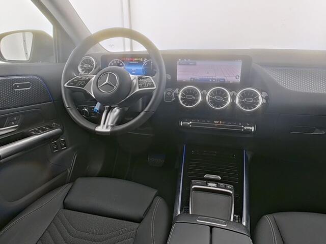 Mercedes-Benz GLA-KLASSE 250 e Plug-In Hybride Trekhaak | Sfeerverlichting | Apple CarPlay | Led Koplampen | Easy-Pack Achterklep | Stuur en Stoelverwarming. Inclusief 24 maanden MB Certified garantie voor Europa.