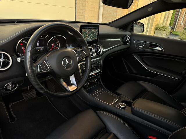 Mercedes-Benz GLA-KLASSE 180 AMG Aut Panoramadak SportLeder Nightpakket Navi Led Camera 19" Pdc