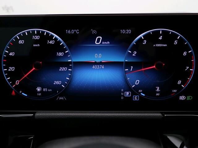 Mercedes-Benz GLA-KLASSE 200 Business Solution AMG AMG Lne | Night Pakket | Panorama Schuif-Kanteldak | Trekhaak | Sfeerverlichting. Inclusief 24 maanden Mercedes-Benz Certified garantie voor Europa.