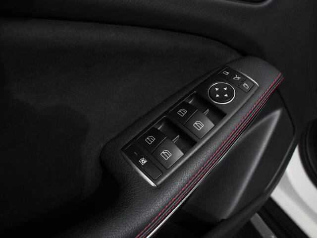 Mercedes-Benz GLA-KLASSE 200 Automaat Premium Plus | AMG Velgen | Climate control | Cruise control | Navigatie | Parkeersensoren | Achteruitrijcamera | Lichtmetalen velgen | Radio | LED | Voorstoelen verwarmd | Apple Carplay/ Android Auto