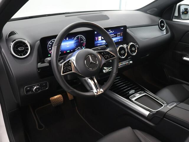 Mercedes-Benz GLA-KLASSE 250 e Luxury Line | Trekhaak | Winter pakket | Elektrische achterklep |
