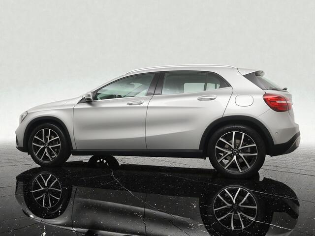 Mercedes-Benz GLA-KLASSE 200 Premium Automaat - Navigatie - Camera - Panoramadak - 18 inch LM velgen - Afneembare trekhaak - 12 maanden garantie