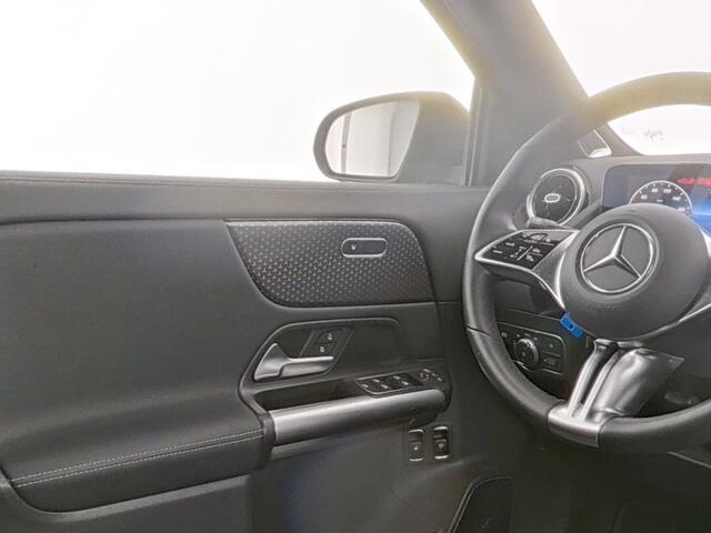 Mercedes-Benz GLA-KLASSE 250 e Plug-In Hybride Trekhaak | Burmester® | Distronic | 11 kW Laden | Apple CarPlay | Ledkoplampen | Stoelverwarming. Inclusief 24 maanden Mercedes-Benz Certified garantie voor Europa.