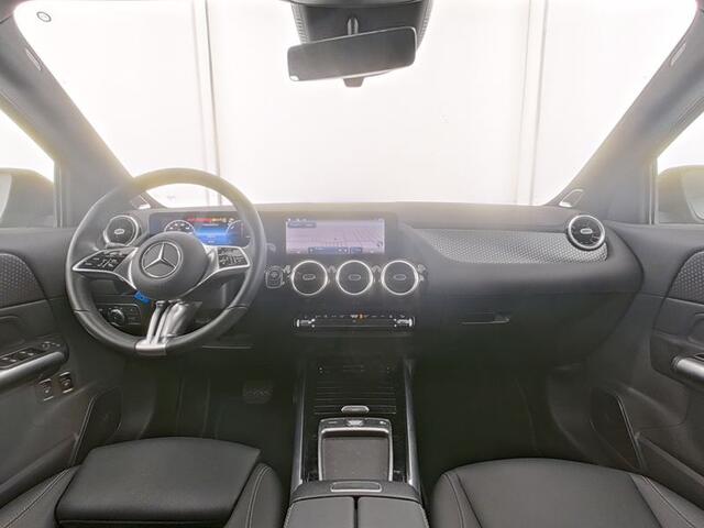 Mercedes-Benz GLA-KLASSE 250 e Plug-In Hybride Trekhaak | Burmester® | Distronic | 11 kW Laden | Apple CarPlay | Ledkoplampen | Stoelverwarming. Inclusief 24 maanden Mercedes-Benz Certified garantie voor Europa.