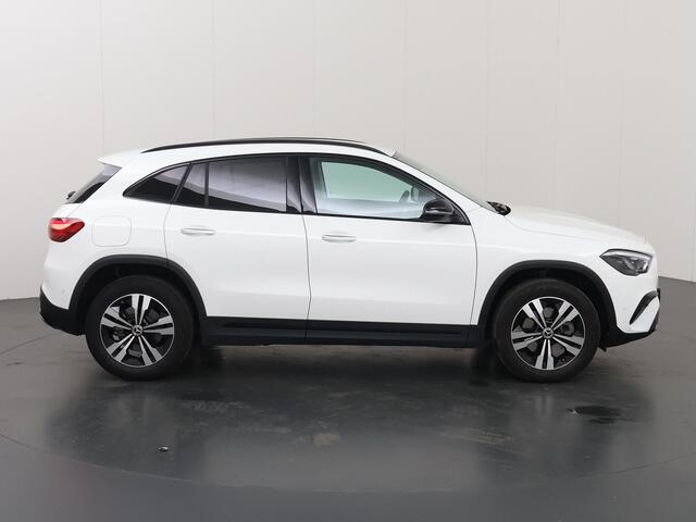 Mercedes-Benz GLA-KLASSE 250 e Star Edition Luxury Line | Night | Dakrails | Getint glas | Achteruitrijcamera | Stoelverwarming | Sfeerverlichting |