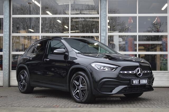 Mercedes-Benz GLA-KLASSE 250 e AMG Led Panorama Widescreen Sfeer Camera Night Keyless Pdc