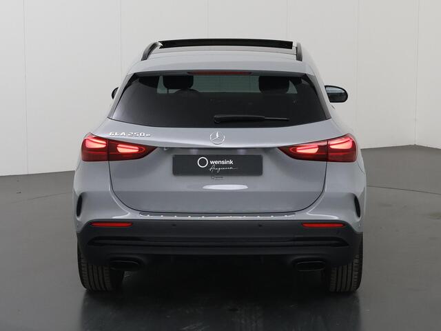Mercedes-Benz GLA-KLASSE 250 e AMG Line | Panoramadak | Trekhaak | 20 inch | Night pakket |