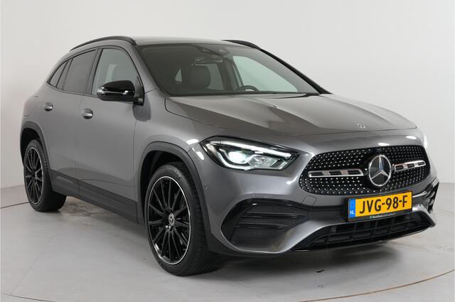 Mercedes-Benz GLA-KLASSE 250 e AMG Night PHEV 218 pk | Panorama | 20" | Leer/alcantara |