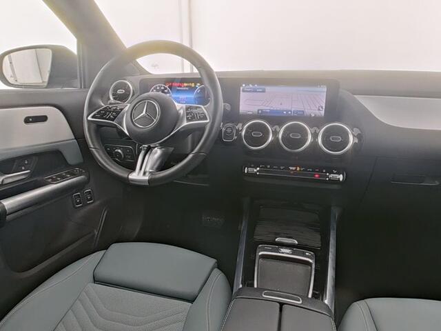 Mercedes-Benz GLA-KLASSE 250 e Plug-In Hybride Trekhaak | Night Pakket | Distronic | MultiBeam Led Koplampen | Achteruitrijcamera. Inclusief 24 maanden MB Certified garantie voor Europa.