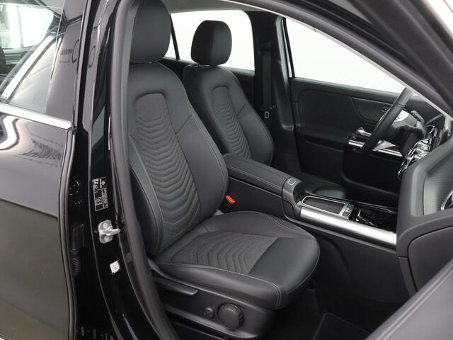 Mercedes-Benz GLA-KLASSE 250 e Luxury Line | Elektrische achterklep | Winter pakket | Achteruitrijcamera |