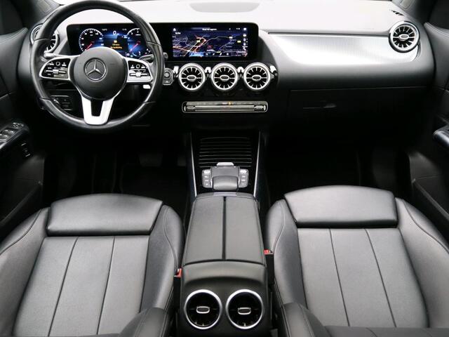 Mercedes-Benz GLA-KLASSE 200 Business Solution Luxury Trtekhaak | Panorama Schuif-Kanteldak | Apple CarPlay | Achteruitrijcamera | Soundsysteem | Inclusief 24 maanden MB Certified garantie voor Europa.