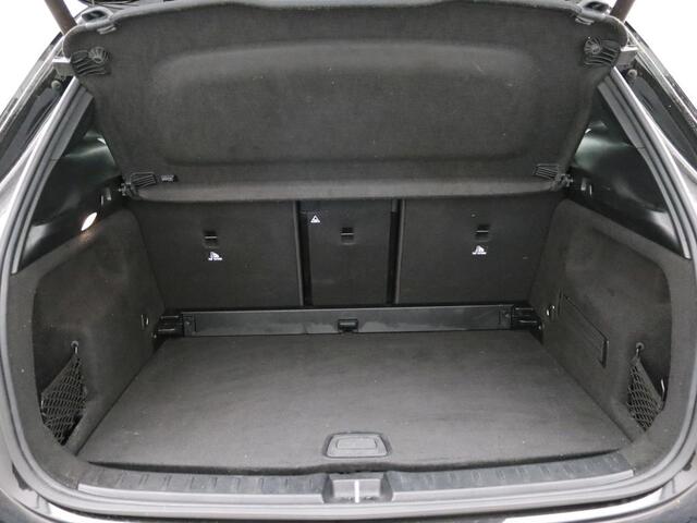 Mercedes-Benz GLA-KLASSE 200 Business Solution Luxury Trtekhaak | Panorama Schuif-Kanteldak | Apple CarPlay | Achteruitrijcamera | Soundsysteem | Inclusief 24 maanden MB Certified garantie voor Europa.