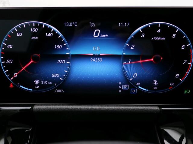 Mercedes-Benz GLA-KLASSE 200 Business Solution Luxury Trtekhaak | Panorama Schuif-Kanteldak | Apple CarPlay | Achteruitrijcamera | Soundsysteem | Inclusief 24 maanden MB Certified garantie voor Europa.