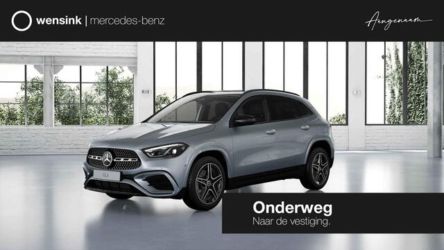 Mercedes-Benz GLA-KLASSE 250e Business Solution AMG | Trekhaak | Panoramaschuifdak | 360 Camera | Dodehoekassistent |