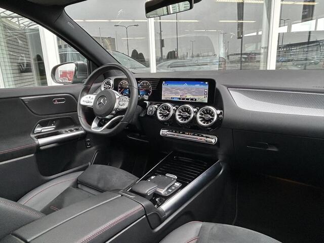 Mercedes-Benz GLA-KLASSE 180 AMG | Panoramadak | Sfeerverlichting