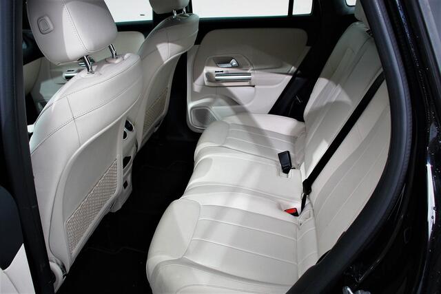 Mercedes-Benz GLA-KLASSE 200 Automaat Progressive Mercedes-Benz GLA-klasse 200 Progressive | Navigatie | Camera | Lederen Bekleding | Elektrische Achterklep | DAB LED |