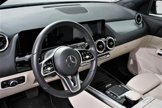 Mercedes-Benz GLA-KLASSE 200 Automaat Progressive Mercedes-Benz GLA-klasse 200 Progressive | Navigatie | Camera | Lederen Bekleding | Elektrische Achterklep | DAB LED |