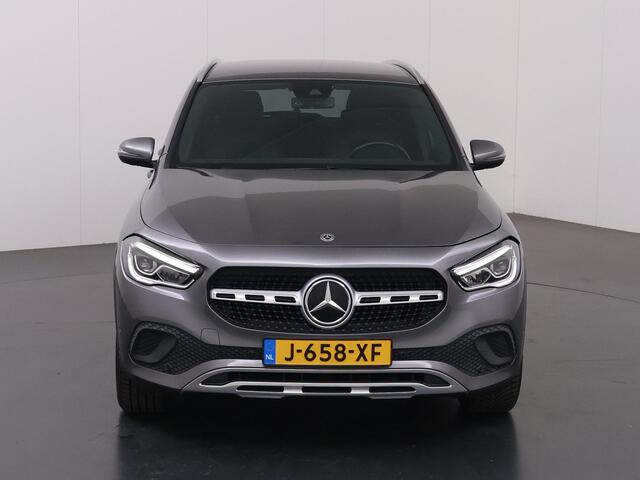 Mercedes-Benz GLA-KLASSE 200 Business Solution Luxury | Trekhaak | Stoelverwarming | Getint glas | Achteruitrijcamera |