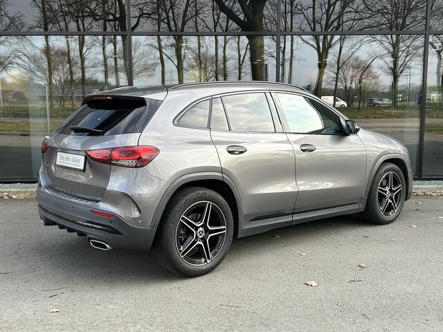 Mercedes-Benz GLA-KLASSE 180 AMG// Camera // Elek. Achterklep // Sfeerverlichting // Night pakket // 19" AMG Velgen // LED