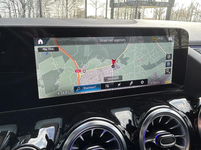 Mercedes-Benz GLA-KLASSE 180 AMG// Camera // Elek. Achterklep // Sfeerverlichting // Night pakket // 19" AMG Velgen // LED