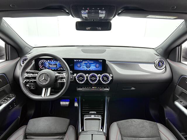 Mercedes-Benz GLA-KLASSE 250 e AMG Plug-In Hybride Trekhaak | AMG Line Premium | Sfeerverlichting | Distronic | MultiBeam Ledkoplampen | Stuur en Stoelverwarming. Inclusief 24 maanden Mercedes-Benz Certified garantie voor Europa.