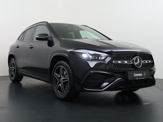 Mercedes-Benz GLA-KLASSE 250 e Business Solution AMG | Night Pakket | Trekhaak | Panoramadak | MULTIBEAM LED Koplampen | Stoelverwarming | Sfeerverlichting | Apple CarPlay | Android Auto | Elektrische Achterklep | Elektrisch Inklapbare Buitenspiegels | Achteruitrijcamera | Parkee