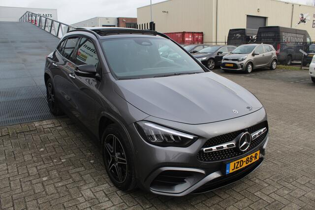 Mercedes-Benz GLA-KLASSE 250 e AMG Panoramadak/Sfeerverlichting/Elektrische achterklep/Stoelverwarming/Achteruitrijcamera/Adaptive cruise controlNavigatie