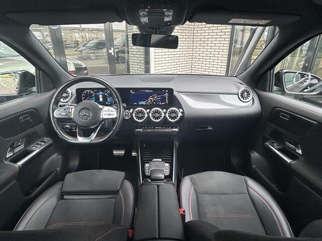 Mercedes-Benz GLA-KLASSE 180 AMG | Night Pakket | Sfeerverlichting
