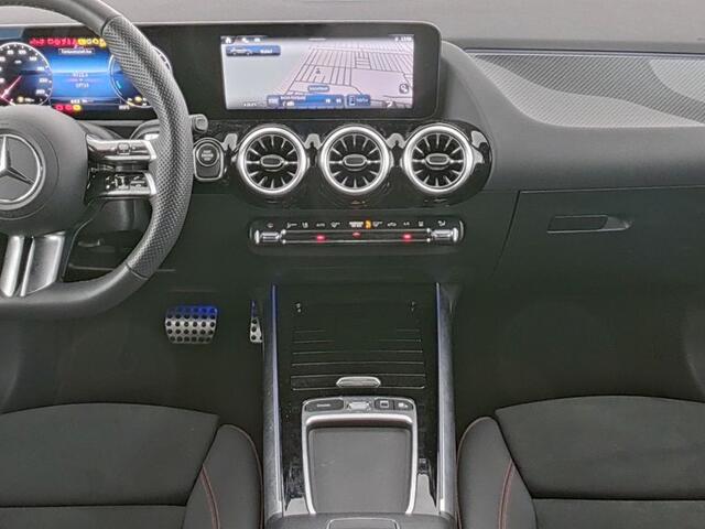 Mercedes-Benz GLA-KLASSE 250 e AMG Plug-In Hybride AMG Line | Panorama Schuif-Kanteldak | Trekhaak | Burmester® | Memory Voorstoelen | Distronic | AC en DC LAden. Inclusief 24 maanden Mercedes-Benz Certified garantie voor Europa.