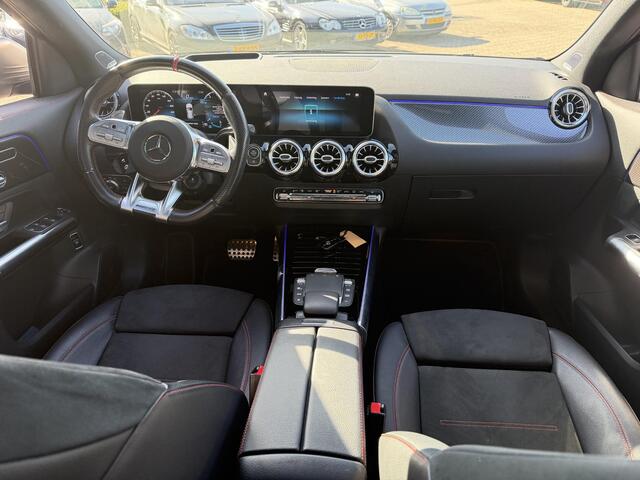 Mercedes-Benz GLA-KLASSE AMG 35 4MATIC AUTOMAAT| PANORAMADAK |NAVIGATIE | CAMERA | HEAD-UP DISPLAY |BURMEISTER AUDIO |DODE HOEK | ELECT STOELEN |CRUISECONTROL |PARKEERSENSOREN