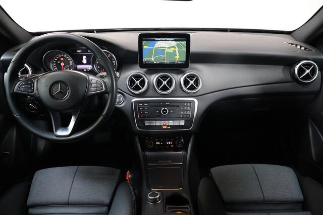 Mercedes-Benz GLA-KLASSE 180 Business Solution | Camera | Clima | Stoelverwarming