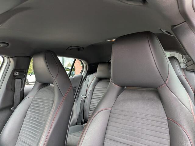 Mercedes-Benz GLA-KLASSE 180 Business Solution AMG nieuwstaat