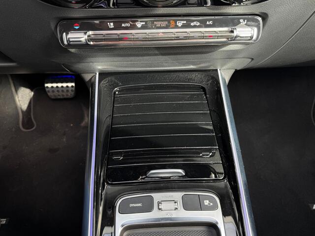 Mercedes-Benz GLA-KLASSE 200 AMG Line | Panorama | Keyless | Digital Light