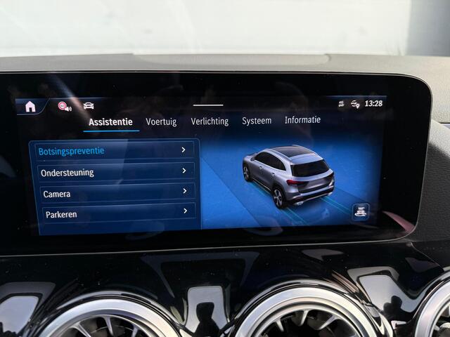 Mercedes-Benz GLA-KLASSE 200 AMG Line | Panorama | Keyless | Digital Light