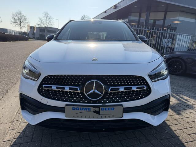 Mercedes-Benz GLA-KLASSE 250 e AMG Line Pano-Dak | Stoelverw. | Keyless | Night