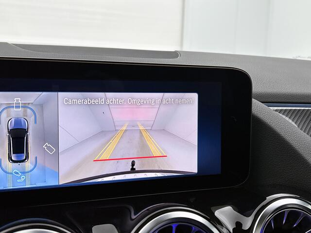 Mercedes-Benz GLA-KLASSE 250 e AMG Plug-In Hybride | Trekhaak | AMG Line | Panoramadak | Parkeerpakket met 360°-camera | Distronic | Stuur en Stoelverwarming. Inclusief 24 maanden MB Certified garantie voor Europa.