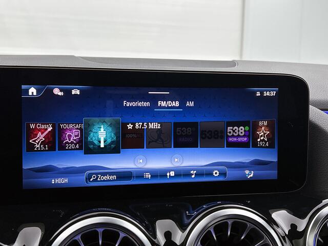 Mercedes-Benz GLA-KLASSE 250 e AMG Plug-In Hybride | Trekhaak | AMG Line | Panoramadak | Parkeerpakket met 360°-camera | Distronic | Stuur en Stoelverwarming. Inclusief 24 maanden MB Certified garantie voor Europa.