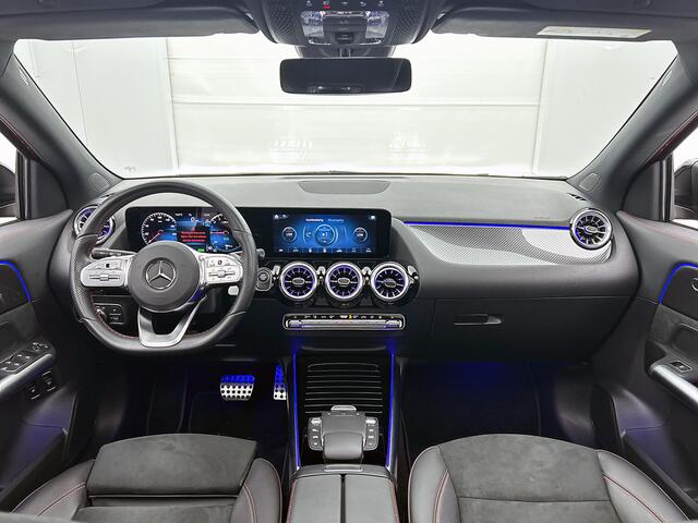 Mercedes-Benz GLA-KLASSE 250 e AMG Line | Panoramadak | Achteruitrijcamera | Nightpakket | Sfeerverlichting | Inclusief 24 maanden MB Certified garantie voor Europa.
