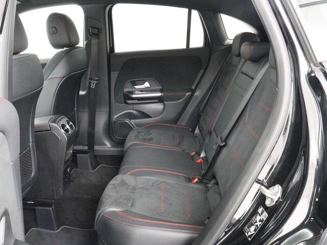 Mercedes-Benz GLA-KLASSE 250e AMG Night | Adaptive cruise | Stoelverwarming | Camera | Half leder | Park Assist | Leder/Alcantara | Widescreen | Sfeerverlichting | Climate control | PHEV | Plug In