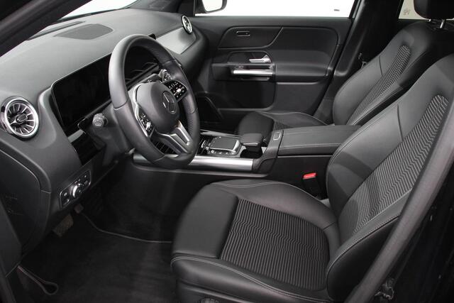 Mercedes-Benz GLA-KLASSE 200 163pk DCT Automaat Progressive Navigatie Climate Control Camera Electrisch bedienbare achterklep Half Leder Led Dab Ambienteverlichting