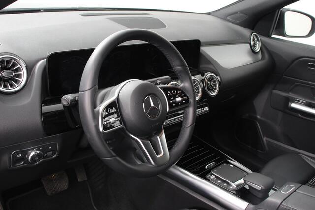 Mercedes-Benz GLA-KLASSE 200 163pk DCT Automaat Progressive Navigatie Climate Control Camera Electrisch bedienbare achterklep Half Leder Led Dab Ambienteverlichting