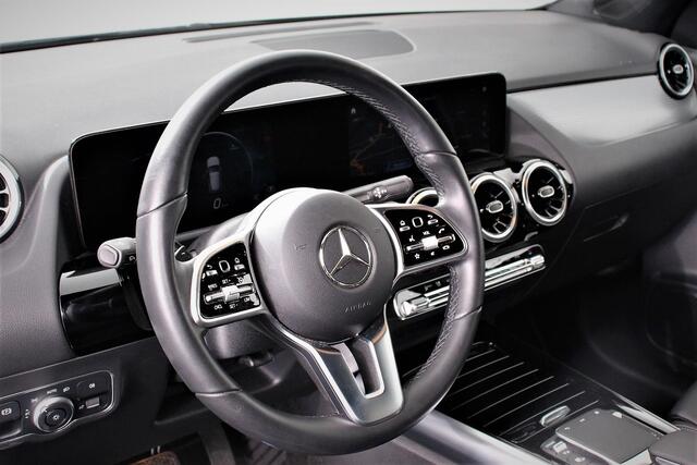 Mercedes-Benz GLA-KLASSE 200 163pk Automaat Progressive Navigatie Climate Control Camera Parkeer sensoren Stoelverwarming DAB Lichtmetalen velgen 18" Electrisch bedienbare achterklep