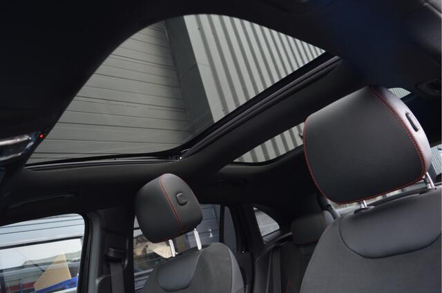 Mercedes-Benz GLA-KLASSE 200 Business Solution AMG | PANO | CAMERA | SFEERVERLICHTING |