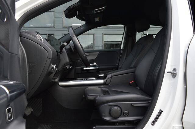 Mercedes-Benz GLA-KLASSE 200 Business Solution Luxury | CAMERA | TREKHAAK | SFEERVERLICHTING | LEDER |