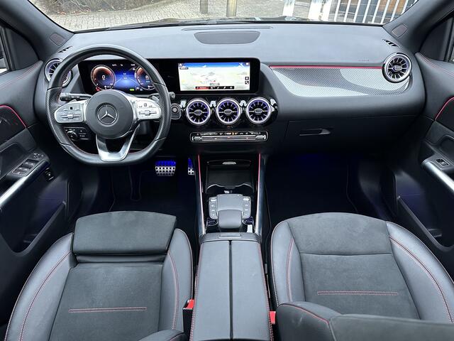 Mercedes-Benz GLA-KLASSE 250 e AMG Line Night Pano-Dak | Camera 360 | Dodehoek | Keyless