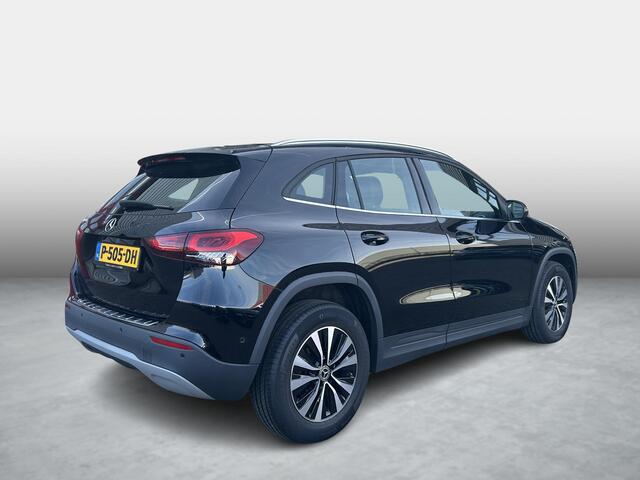 Mercedes-Benz GLA-KLASSE 180 Business Solution | Stoelverwarming | Cruise Control | Achteruitrijcamera