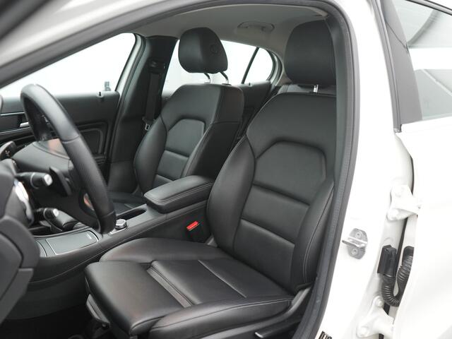 Mercedes-Benz GLA-KLASSE 180 Premium Plus - RIJKLAARPRIJS - Automaat - Navigatiesysteem - Stoelverwarming